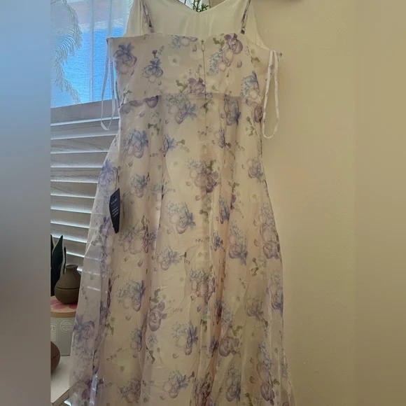 Lulus Lilac Floral maxi dress - Picture 4 of 5